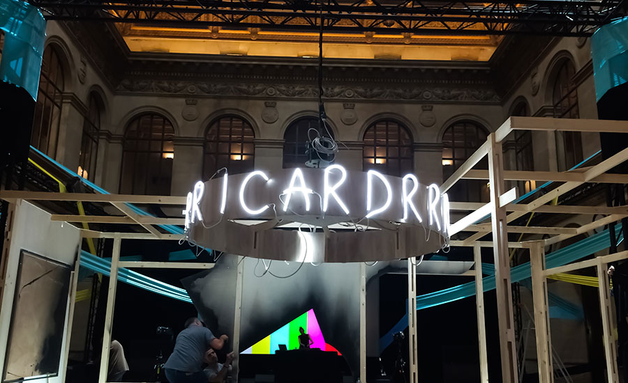 Installation du Néon LED Slim Blanc pour le Bal Jaune de la FIAC